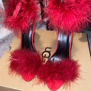 Red feather heels 👠❤️